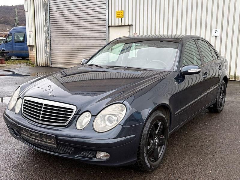Gebraucht Mercedes E220 150 PS (110 kW) 2002 Schwarz Limousine