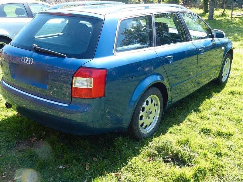 Usata Audi A4 102 CV (75 kW) 2002 Blu Station wagon