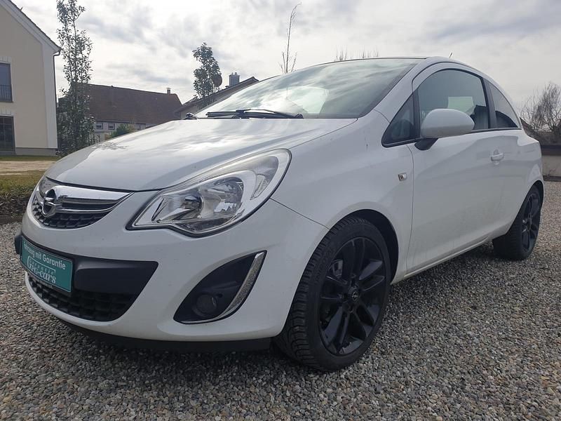 Gebraucht Opel Corsa Color Edition 101 PS (74 kW) 2011 Weiß Kleinwagen