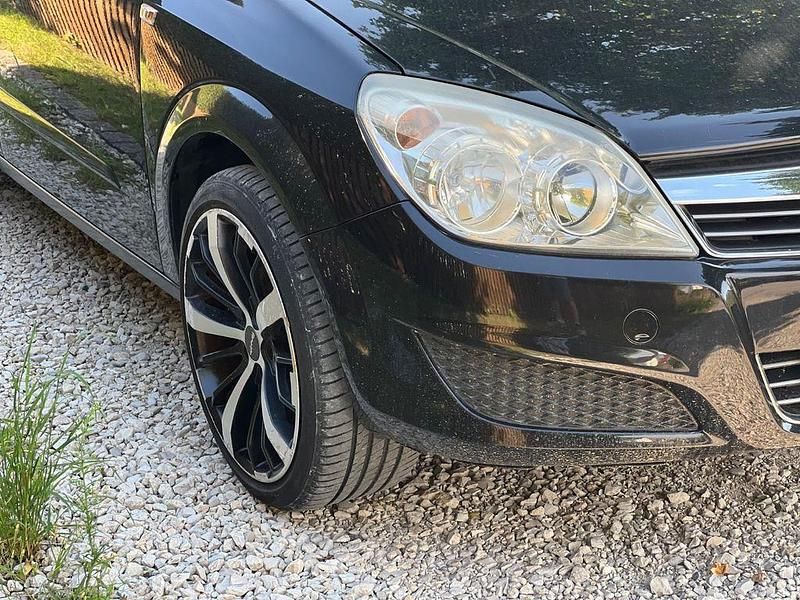 Schwarz Gebraucht 2007 Opel Astra Sport Limousine | 2.500 € (Fairer Preis) - Bild 1/4
