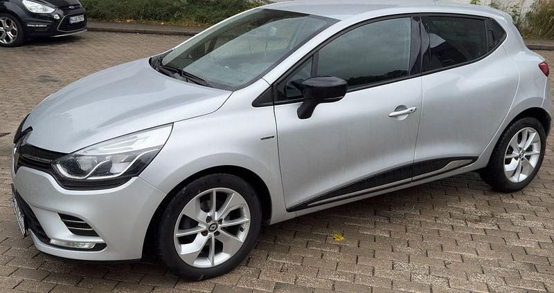 Silber Gebraucht 2017 Renault Clio IV LIMITED Limousine | 7.000 € (Guter Preis) - Bild 1/4