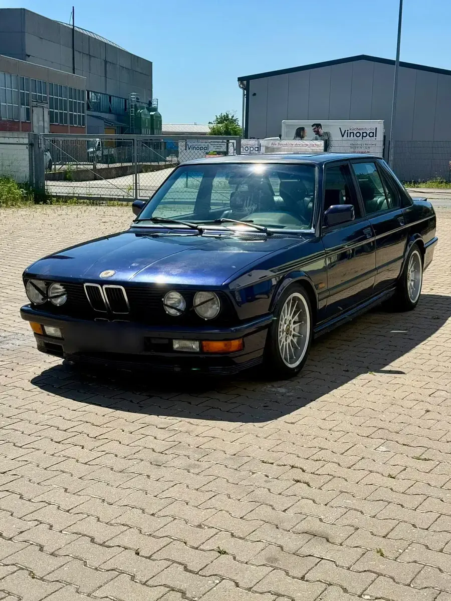 Gebraucht BMW 535 M Sport 218 PS (160 kW) 1986 Blau Limousine