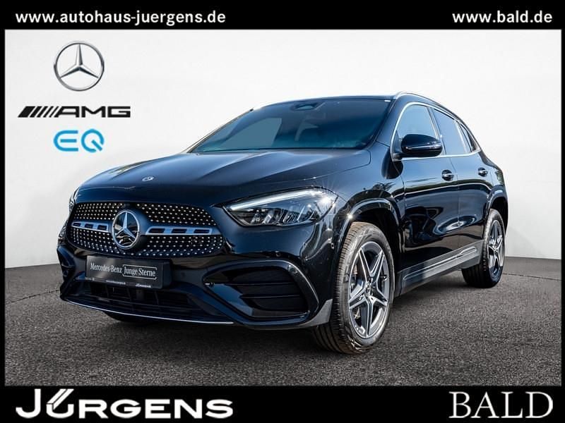 Schwarz kosmosschwarz metallic Gebraucht 2024 Mercedes GLA250 AMG SUV | 41.740 € (Fairer Preis) - Bild 1/4