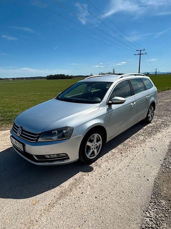 Gebraucht VW Passat Comfortline 105 PS (77 kW) 2012 Grau Limousine