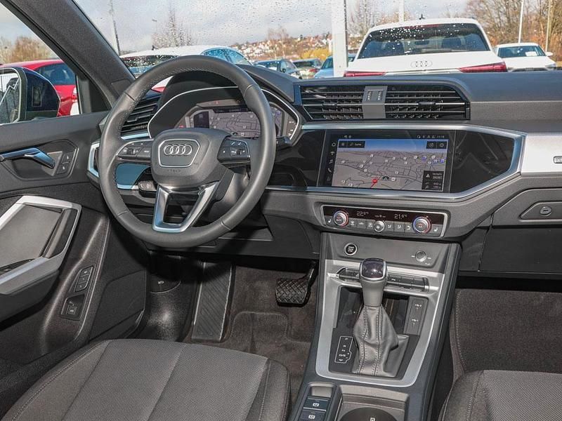 Gebraucht Audi Q3 Advanced Plus 150 PS (110 kW) 2025 Navarrablau metallic (metallic) SUV