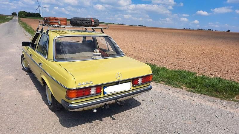Gebraucht Mercedes 240 68 PS (50 kW) 1977 Gelb Limousine