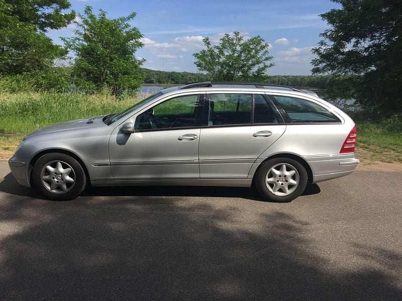 Silber Gebraucht 2003 Mercedes C200 Elegance Kombi | 3.500 € (Fairer Preis) - Bild 1/4