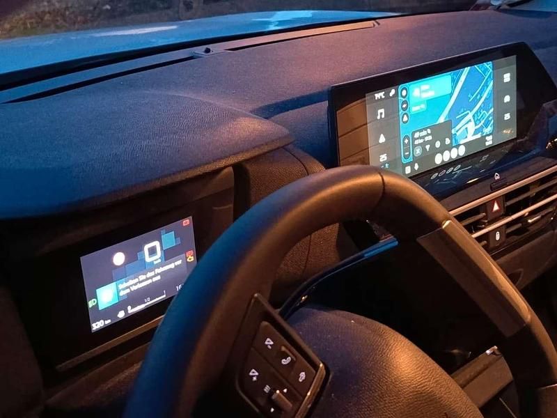 Gebraucht Citroën C4 PureTech 101 PS (74 kW) 2024 Weiß SUV