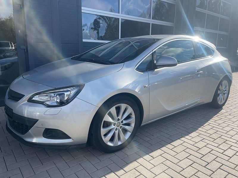 Silber Gebraucht 2012 Opel Astra GTC Innovation Coupé | 4.490 € (Superpreis) - Bild 1/4