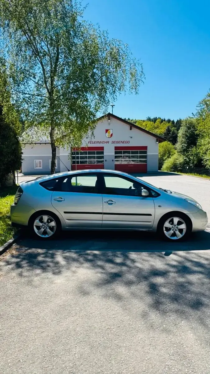 Gebraucht Toyota Prius 77 PS (56 kW) 2004 Grau Kleinwagen