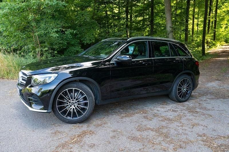 Schwarz Gebraucht 2017 Mercedes GLC250 AMG line SUV | 29.000 € (Fairer Preis) - Bild 1/4