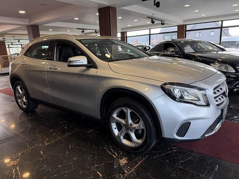 Gebraucht Mercedes GLA200 156 PS (114 kW) 2019 Silber SUV