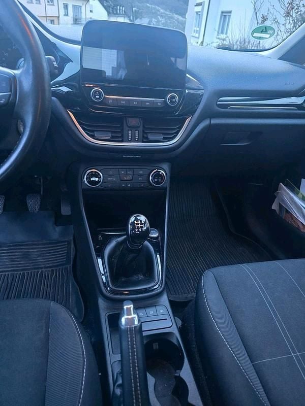 Gebraucht Ford Fiesta 70 PS (51 kW) 2017 Schwarz Kleinwagen