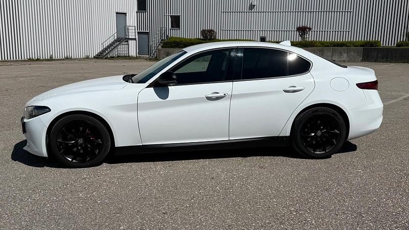 Gebraucht Alfa Romeo Giulia Super 150 PS (110 kW) 2017 Weiß Limousine