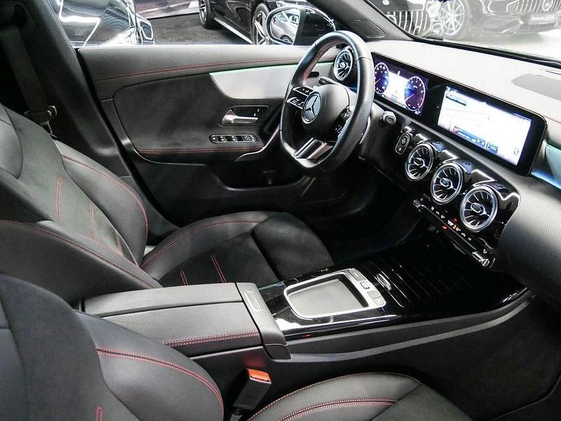 Gebraucht Mercedes CLA200 AMG 163 PS (119 kW) 2024 Schwarz Coupé