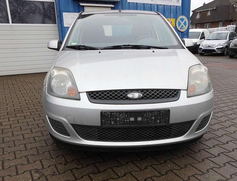 Gebraucht Ford Fiesta Ambiente 60 PS (44 kW) 2007 Silber Limousine