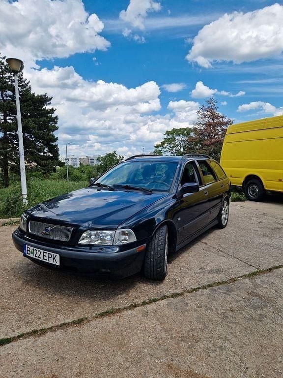 Blau Gebraucht 1998 Volvo V40 Kombi | 1.900 € (Guter Preis) - Bild 1/4