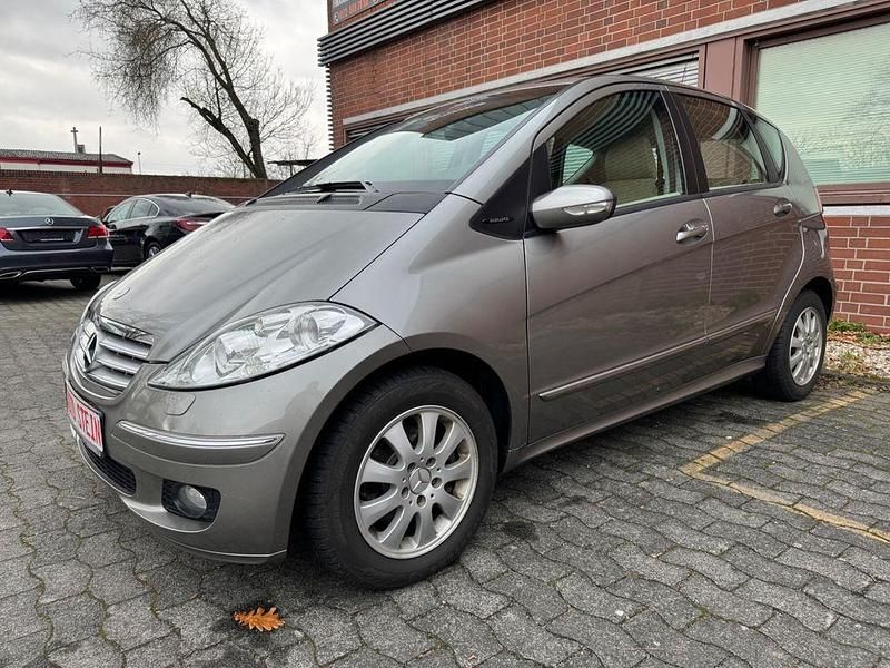Grau Gebraucht 2007 Mercedes A180 Limousine | 2.990 € (Teuer) - Bild 1/4