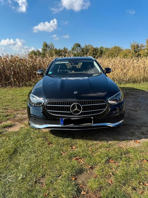 Gebraucht Mercedes E300 Avantgarde 320 PS (235 kW) 2021 Schwarz Kombi