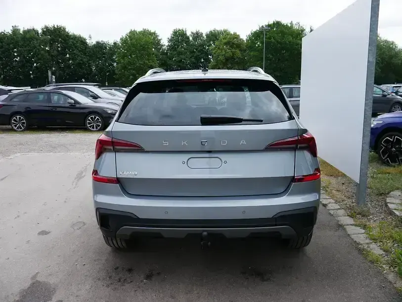 Neu Skoda Kamiq Premium Edition 150 PS (110 kW) 2026 Smokey diamond silber metallic SUV