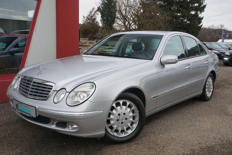 Gebraucht Mercedes E220 150 PS (110 kW) 2002 Silber Limousine