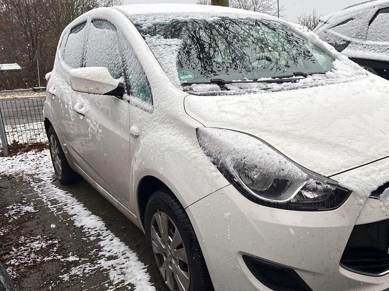 Gebraucht Hyundai ix20 Edition 90 PS (66 kW) 2014 Weiß Kleinwagen