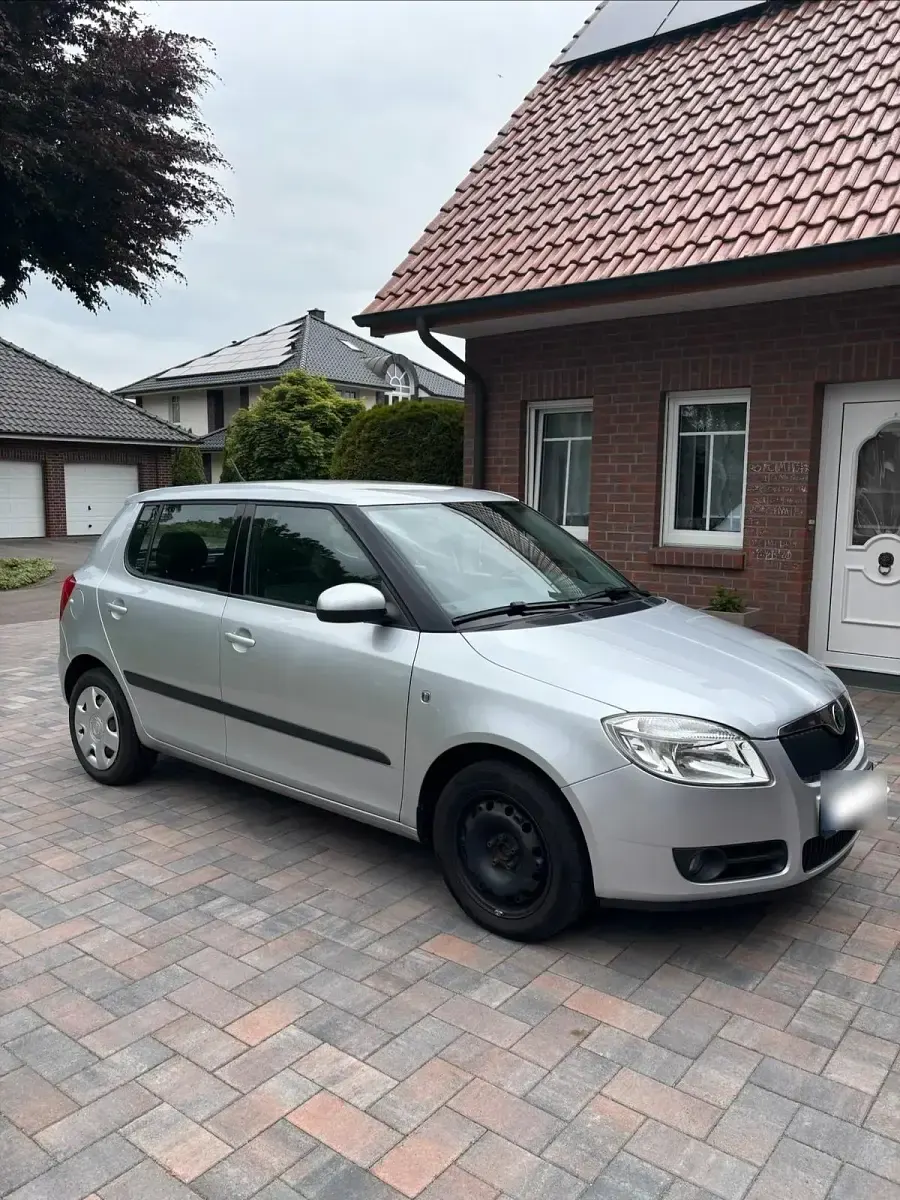 Gebraucht Skoda Fabia 85 PS (62 kW) 2009 Silber Limousine