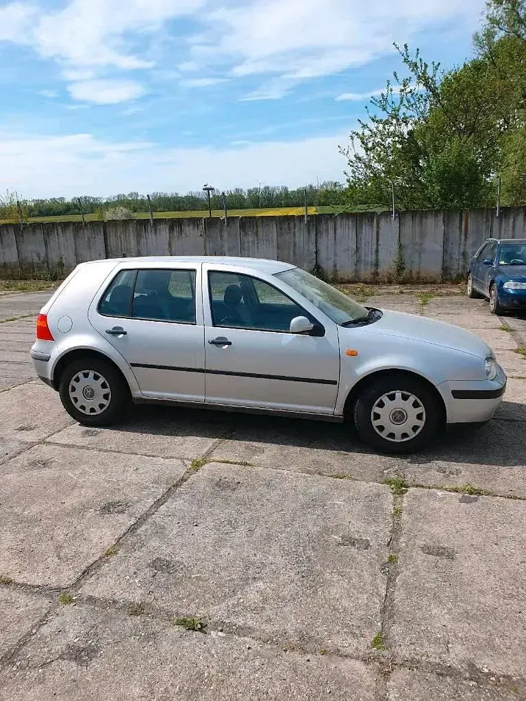 Gebraucht VW Golf IV 101 PS (74 kW) 1998 Silber Kleinwagen