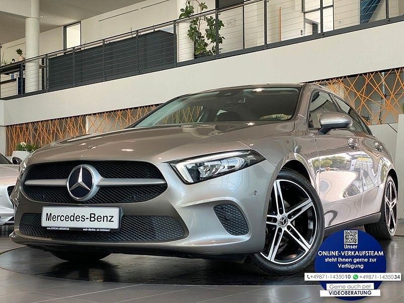 Silber Gebraucht 2020 Mercedes A180 Limousine | 23.980 € (Fairer Preis) - Bild 1/3