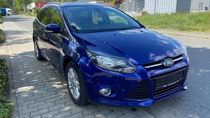 Blau Gebraucht 2014 Ford Focus Kombi | 2.900 € (Superpreis) - Bild 1/4