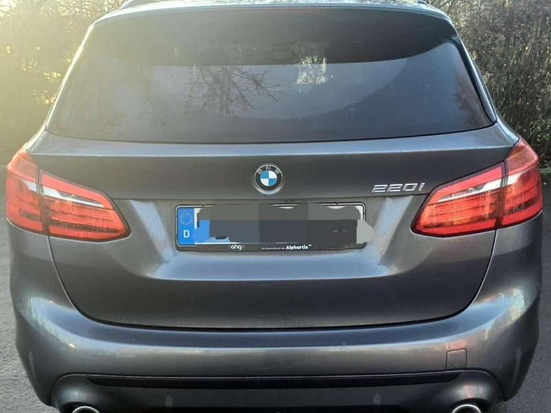 Gebraucht BMW 220 Sport Line 192 PS (141 kW) 2018 Grau Kombi