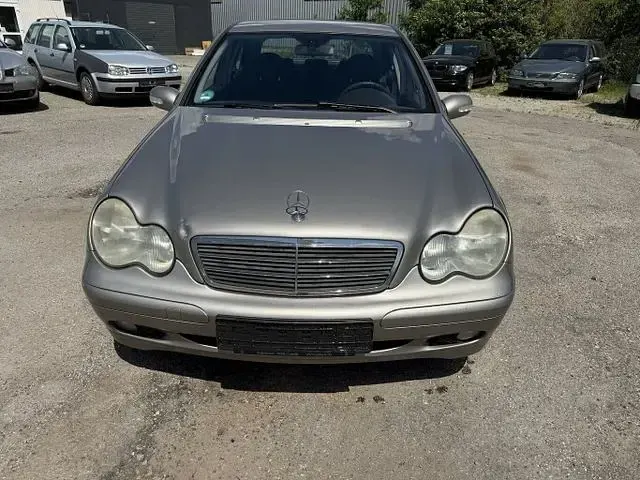 Gebraucht Mercedes C220 150 PS (110 kW) 2004 Cubanitsilber Limousine