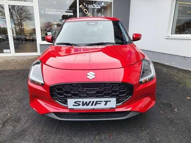Neu Suzuki Swift Club 83 PS (61 kW) 2026 Burning red pearl Limousine