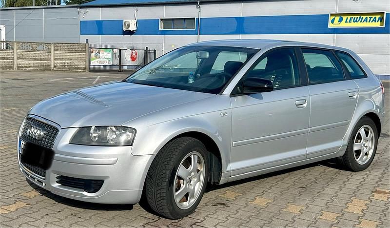 Silber Gebraucht 2005 Audi A3 Sportback Kombi | 2.000 € (Superpreis) - Bild 1/4