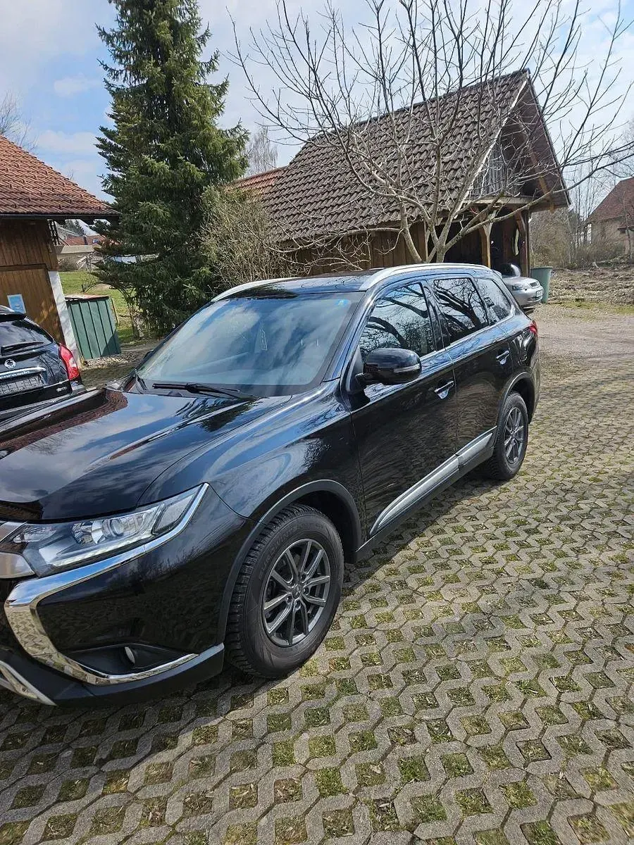 Gebraucht Mitsubishi Outlander Diamant Edition 150 PS (110 kW) 2019 Schwarz SUV