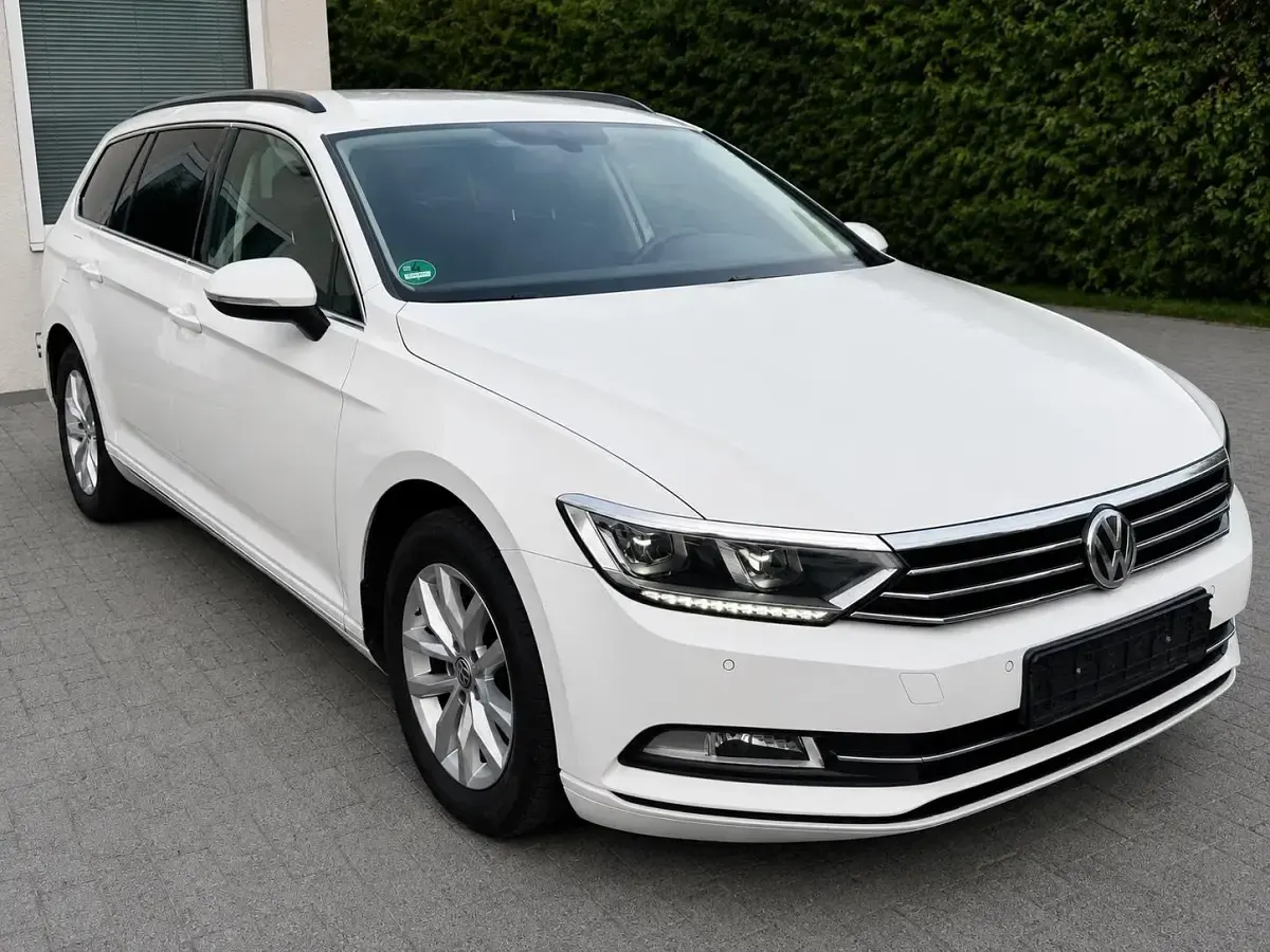 Gebraucht VW Passat 150 PS (110 kW) 2018 Weiß Kombi