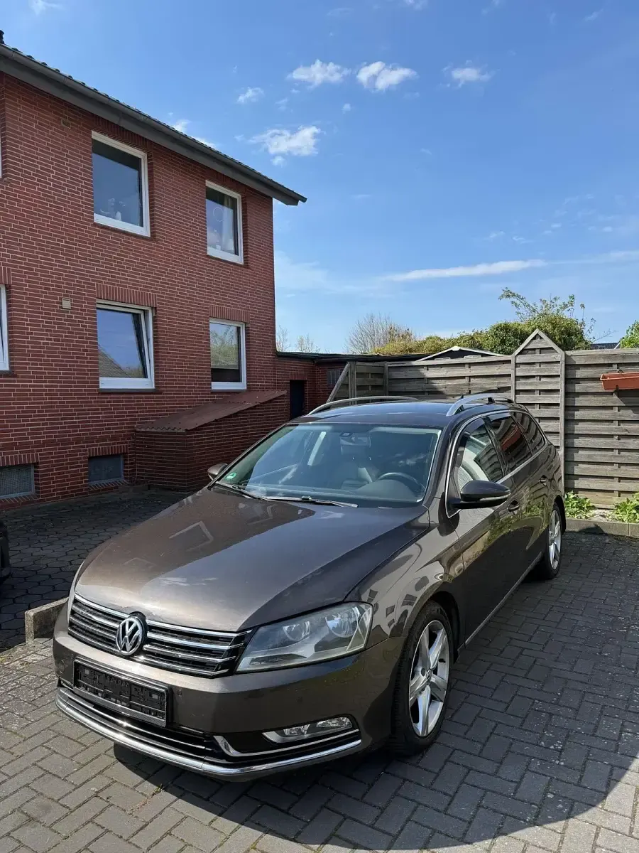 Usata VW Passat 140 CV (102 kW) 2012 Marrone Station wagon
