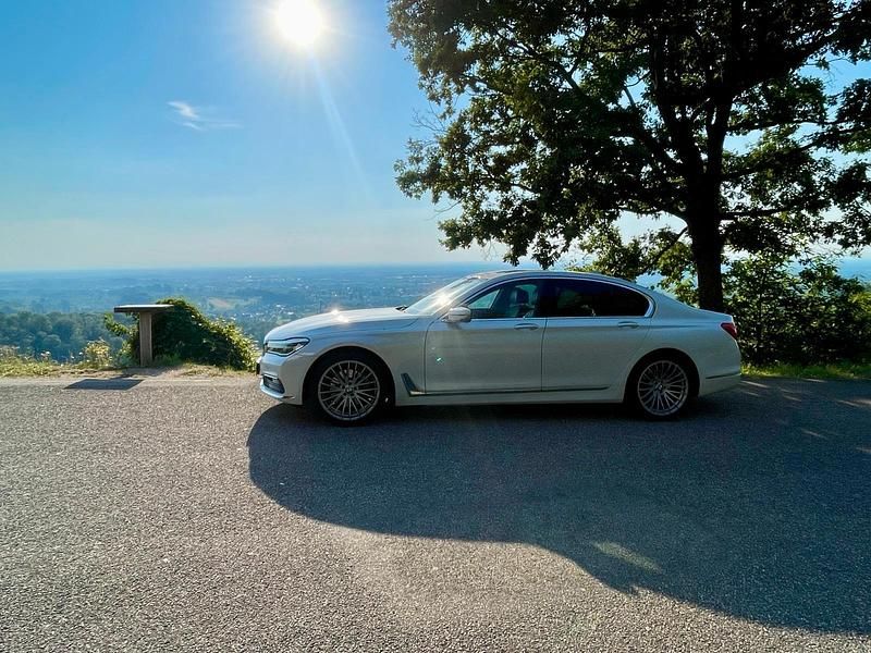 Gebraucht BMW 730 265 PS (194 kW) 2016 Weiß Limousine