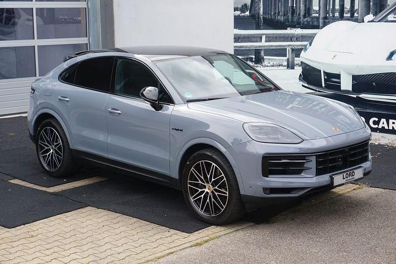 Grau Gebraucht 2024 Porsche Cayenne E-Hybrid Coupe Coupé | 97.999 € (Superpreis) - Bild 1/4