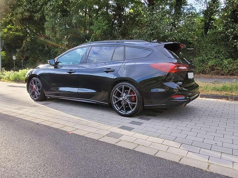 Schwarz Gebraucht 2025 Ford Focus ST Kombi | 35.950 € (Guter Preis) - Bild 1/4