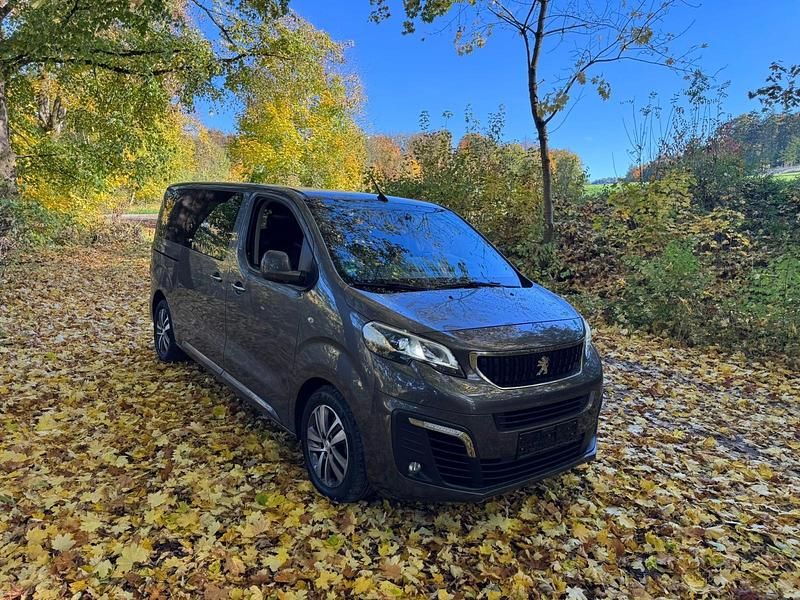 Grau Gebraucht 2018 Peugeot Traveller Van / Kleinbus | 18.900 € (Teuer) - Bild 1/4