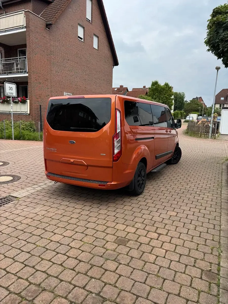 Gebraucht Ford Transit Custom 170 PS (125 kW) 2018 Orange Van / Kleinbus