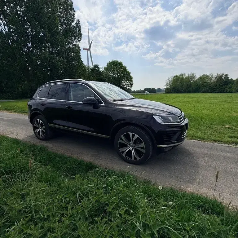 Second-hand VW Touareg 262 CP (192 kW) 2016 Negru SUV