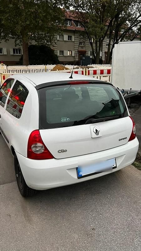 Weiß Gebraucht 2010 Renault Clio II Campus Kleinwagen | 2.600 € - Bild 1/4
