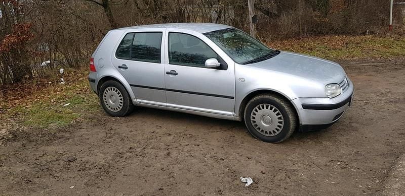 Silber Gebraucht 2002 VW Golf Limousine | 300 € (Superpreis) - Bild 1/2