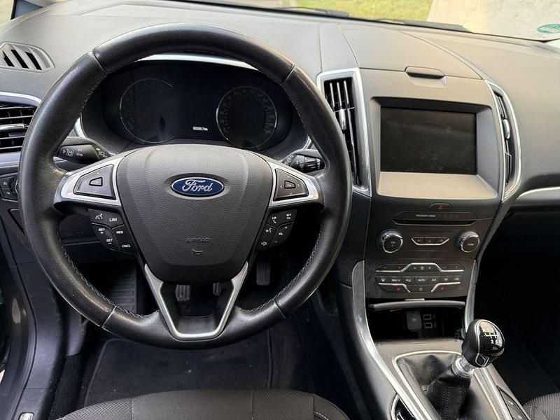 Gebraucht Ford S-MAX Titanium 160 PS (117 kW) 2018 Silber Van / Kleinbus