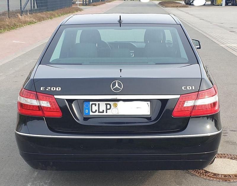 Gebraucht Mercedes E200 136 PS (100 kW) 2010 Schwarz Limousine