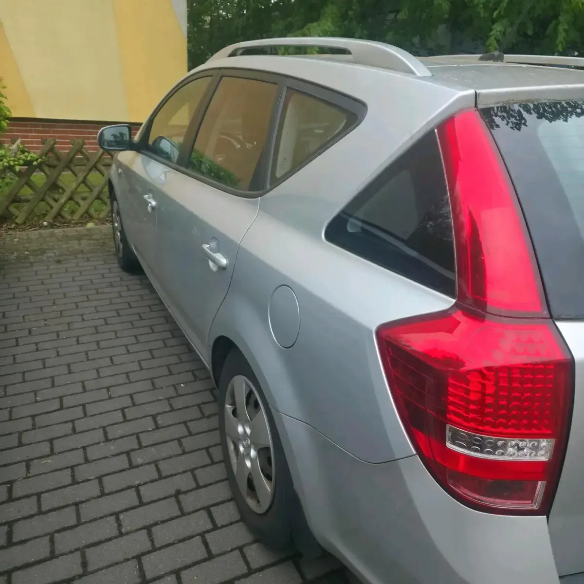 Używany Kia Ceed 99 KM (72 kW) 2011 Szary Hatchback