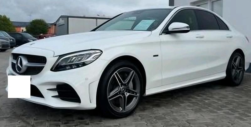 Weiß Gebraucht 2020 Mercedes C300e Limousine | 30.699 € (Teuer) - Bild 1/3
