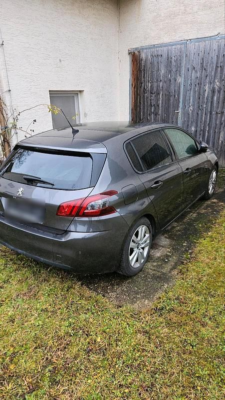 Gebraucht Peugeot 308 131 PS (96 kW) 2017 Grau Kleinwagen